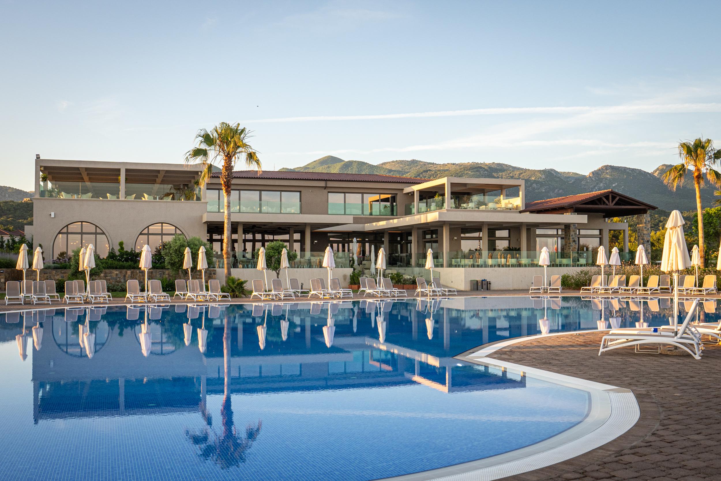 Almyros Beach Resort & Spa