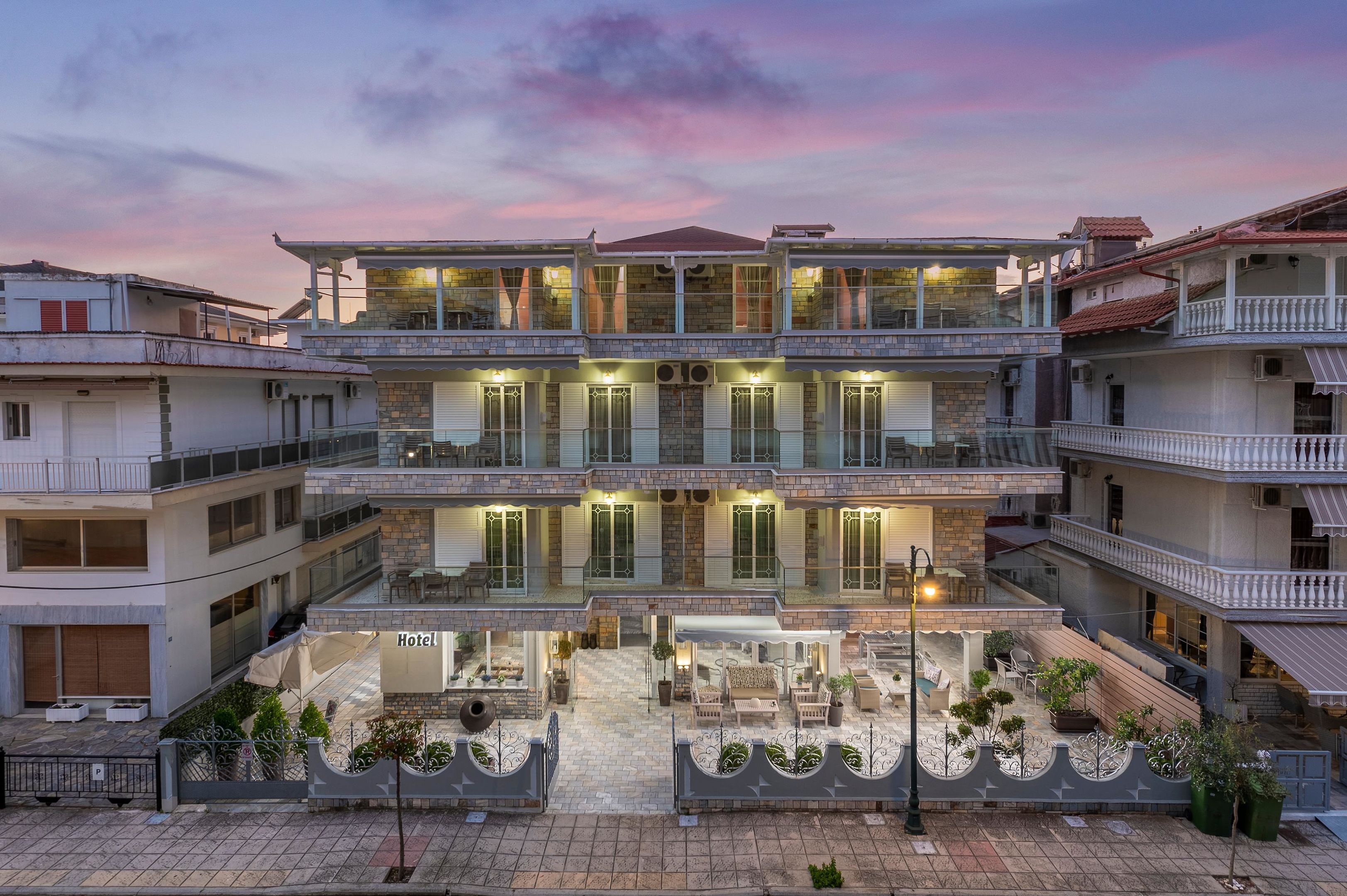 Ouzas Luxury Hotel