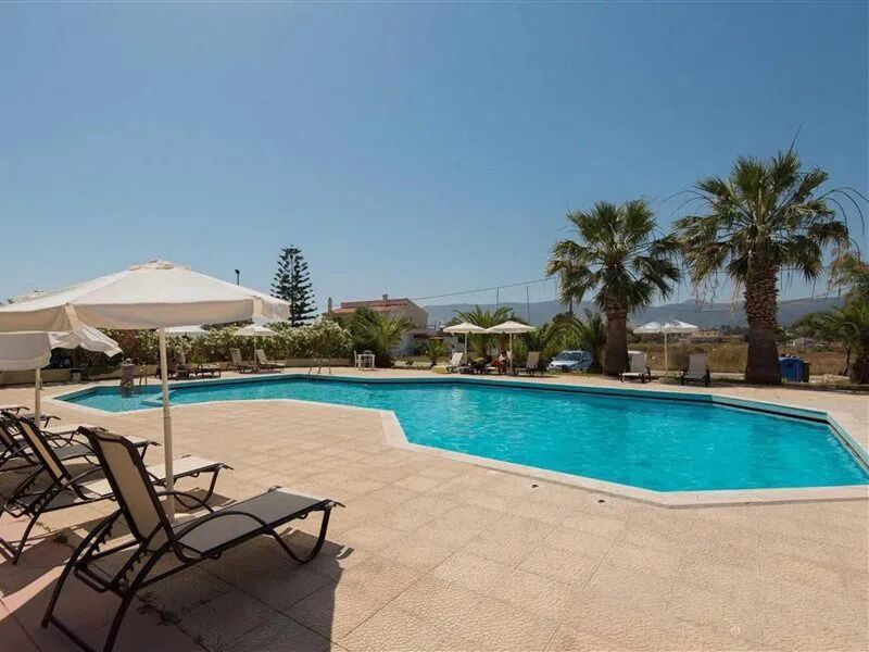 Leonidas Hotel & Studios